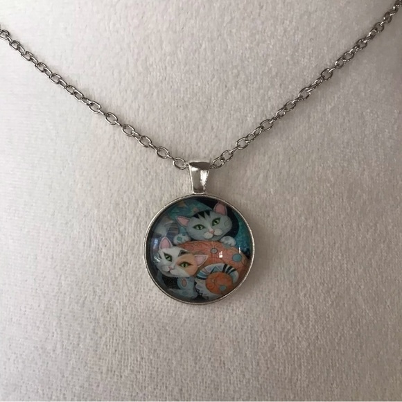LAST 1! NEW Cats Pendant Necklace Round Cabochon Silver Tone 18” Chain Kittens - Picture 6 of 10